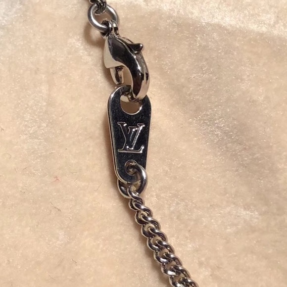 LV FLUO CHARM NECKLACE - Picture 6 of 7